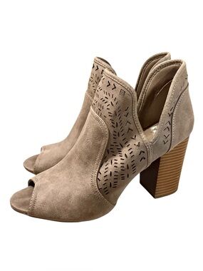 fergalicious by fergie Women’s Harvey Peep Toe Heel Ankle Boots
